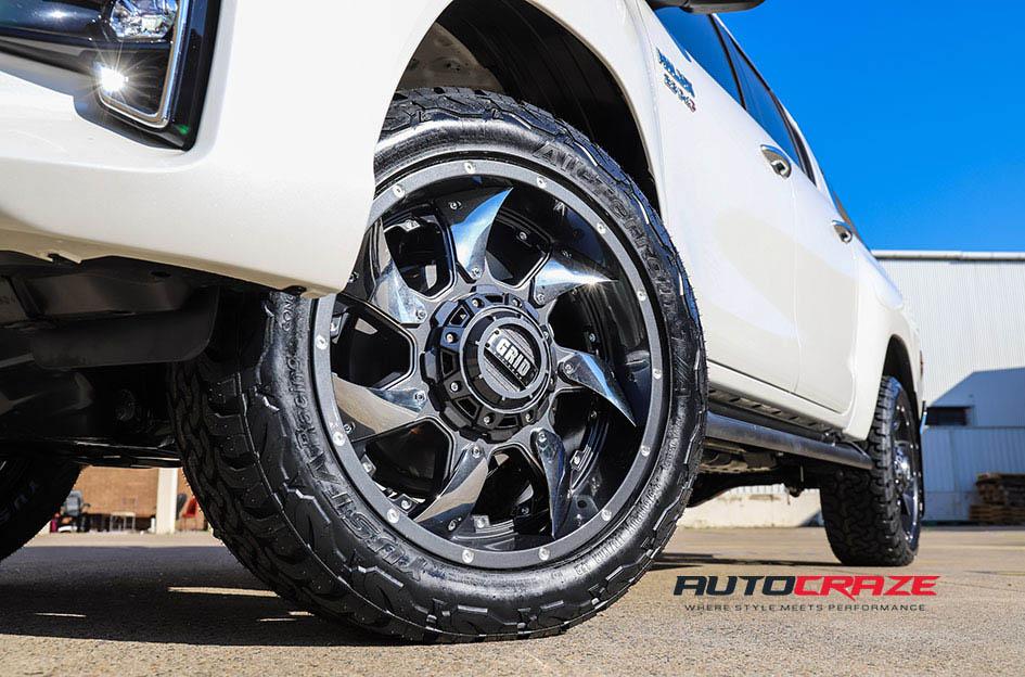 TOYOTA HILUX N80 4WD GD01 BLACK WITH CHROME INSERTS